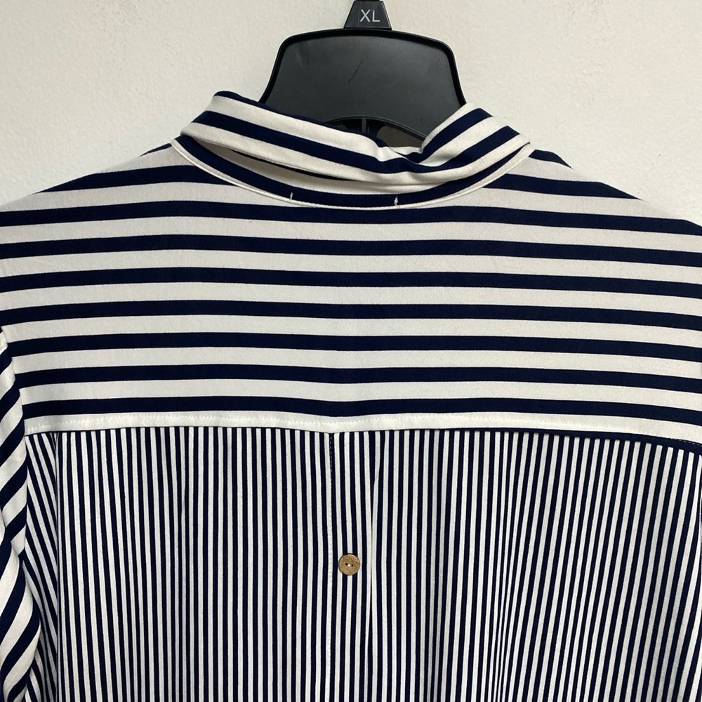 Above and Beyond Women’s Stripe Long Sleeve Front and Back Buttons Size 2 X - Picture 5 of 8